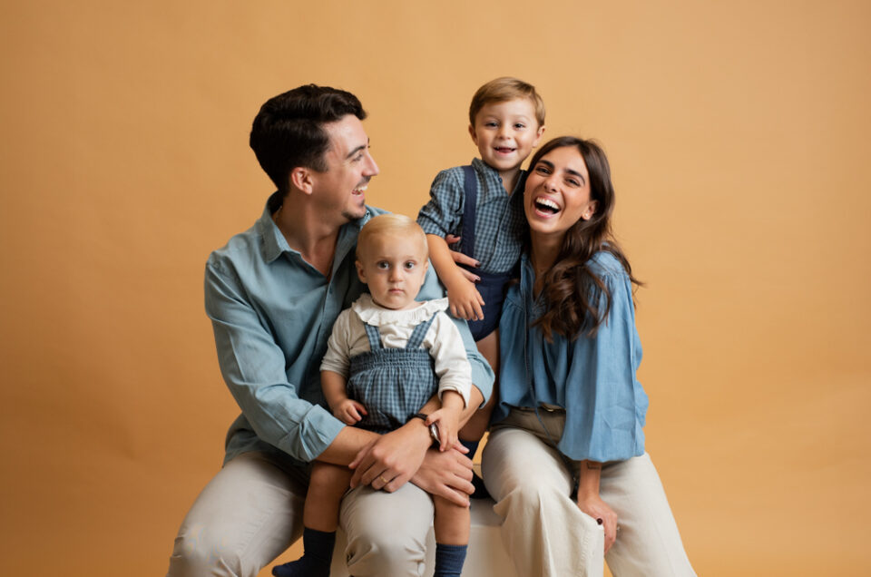 Ropa cómoda para niños en una sesión de fotos